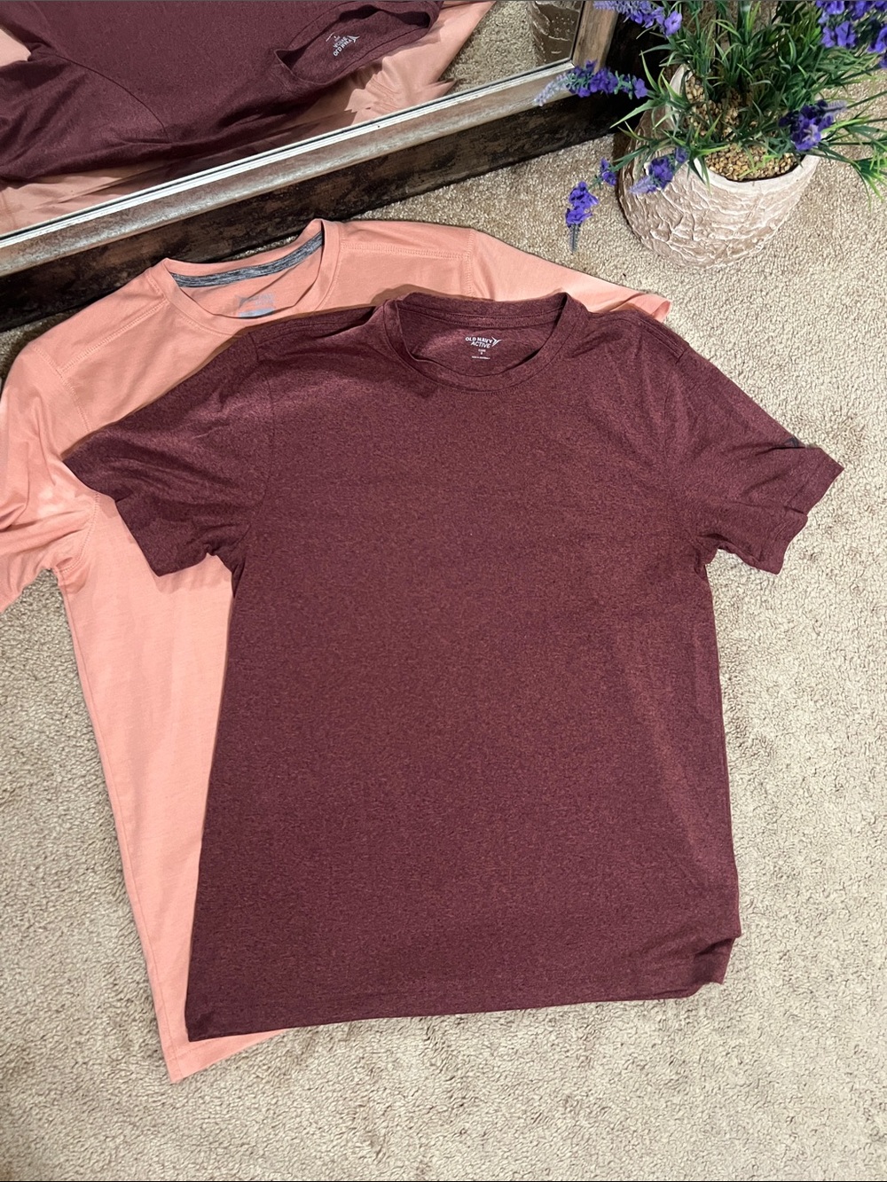 2 Old Navy Men's Crew Neck T-Shirts - Picture 5 of 5